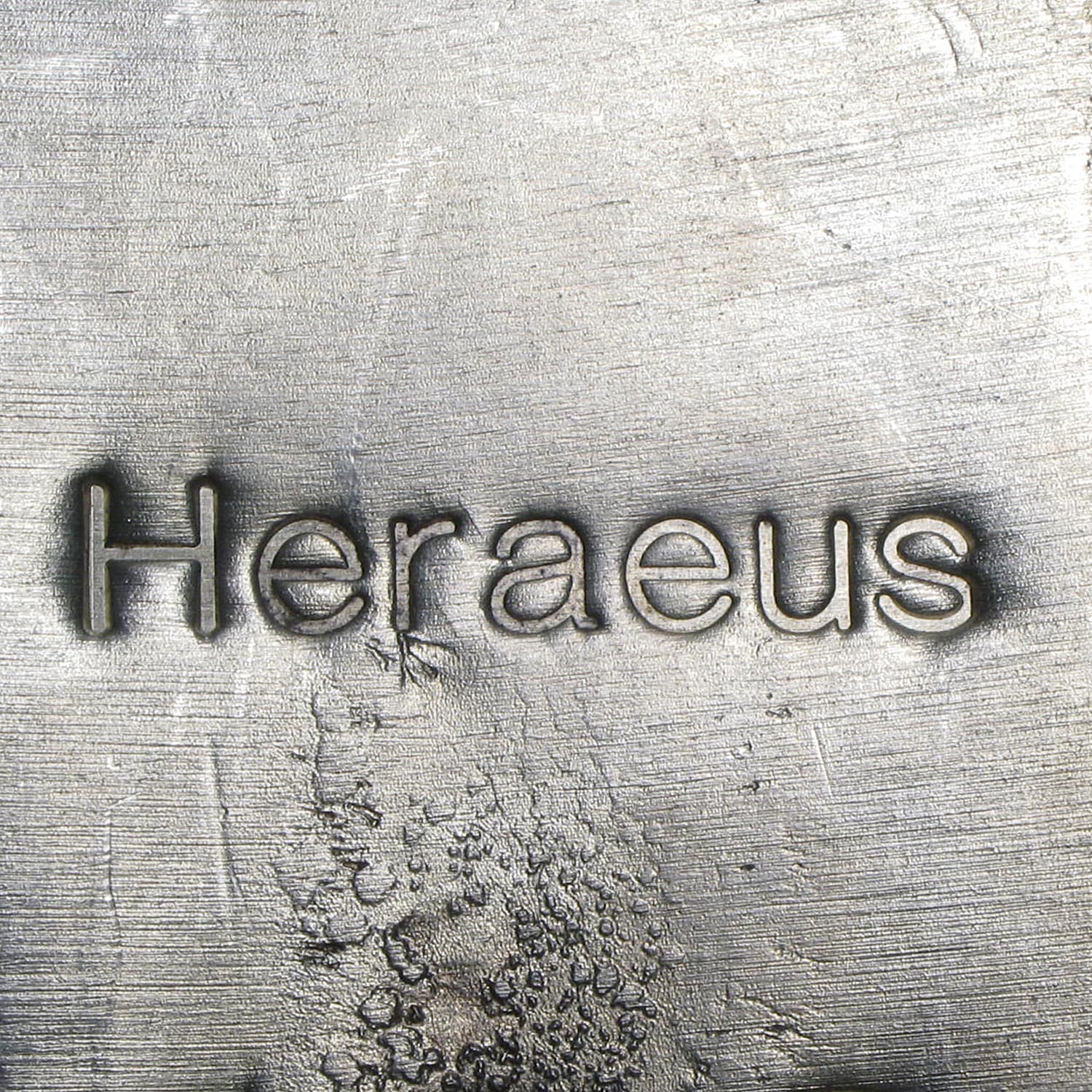 https://www.images-apmex.com/images/products/100-oz-cast-poured-silver-bar-heraeus_43959_Rev.jpg