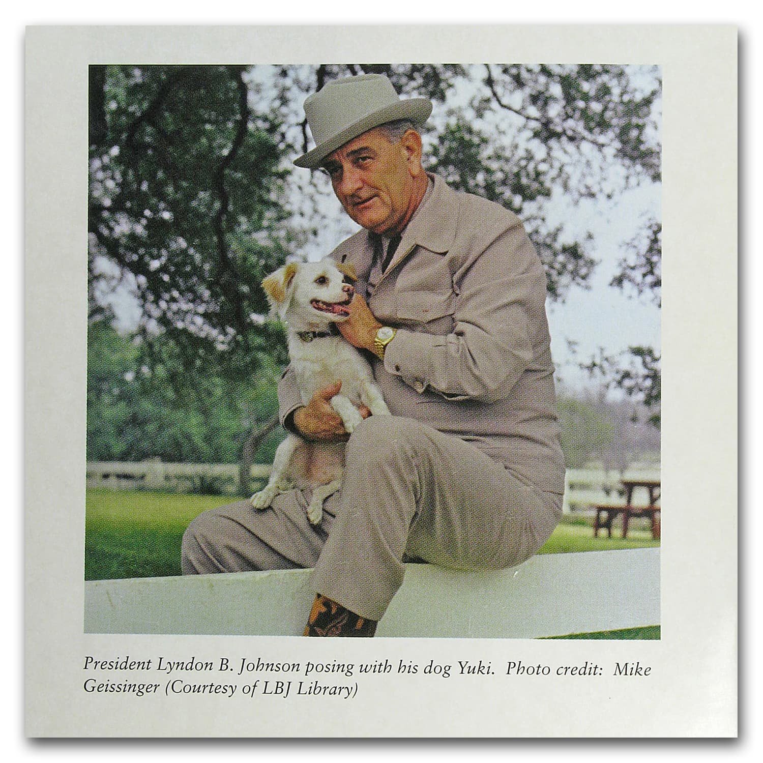 https://www.images-apmex.com/images/products/2015-lyndon-b-johnson-coin-chronicles-set_115663_C.jpg