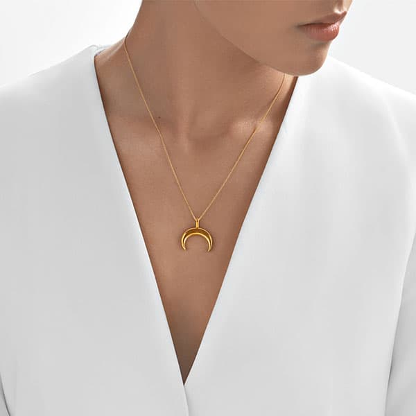 https://www.moneymetals.com/images/products/10.3grams-gold-pendant-crescent-moon-model-ladies.jpg