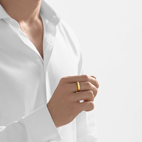 https://www.moneymetals.com/images/products/12.6grams-gold-ring-slanted-ridge-gentlemens-model.jpg