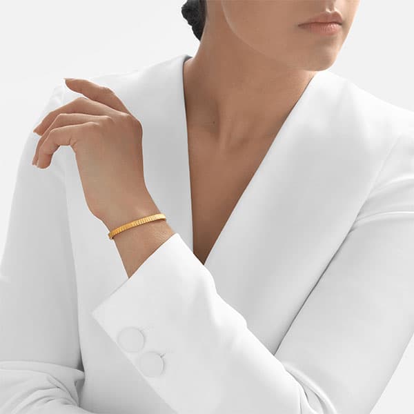 https://www.moneymetals.com/images/products/26.4grams-gold-bangle-textured-cuff-ladies-model.jpg