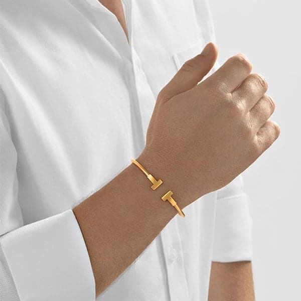 https://www.moneymetals.com/images/products/30grams-gold-bangle-dual-pillar-model-male.jpg