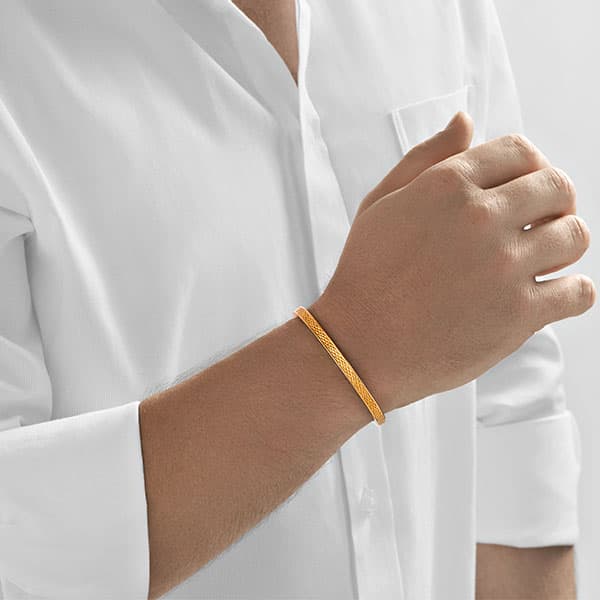 https://www.moneymetals.com/images/products/34.6grams-gold-bangle-embellished-model-male.jpg