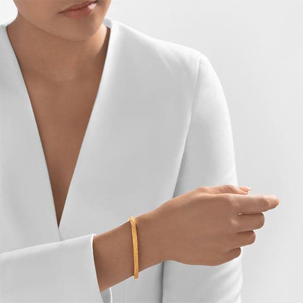 https://www.moneymetals.com/images/products/34.6grams-gold-bangle-embellished-model.jpg
