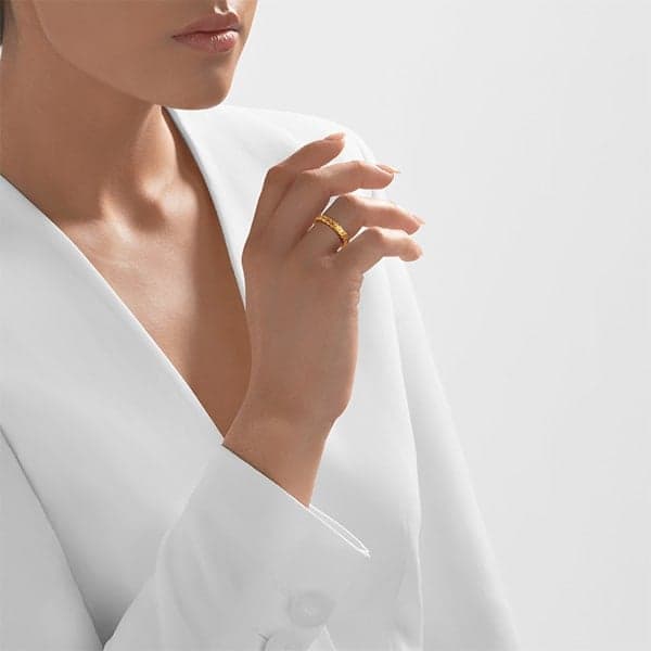 https://www.moneymetals.com/images/products/5.5gram-gold-ring-modern-serpent-ladies-model.jpg