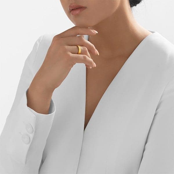 https://www.moneymetals.com/images/products/6.2grams-gold-ring-hammered-cuff-ladies-model.jpg