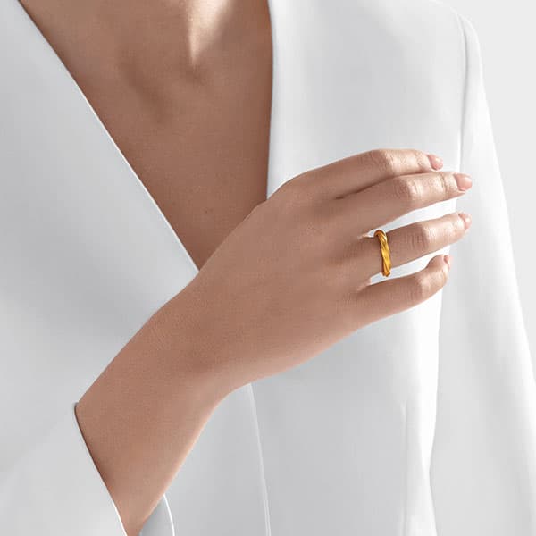 https://www.moneymetals.com/images/products/quarteroz-gold-bullion-ring-twist-design-ladies.jpg
